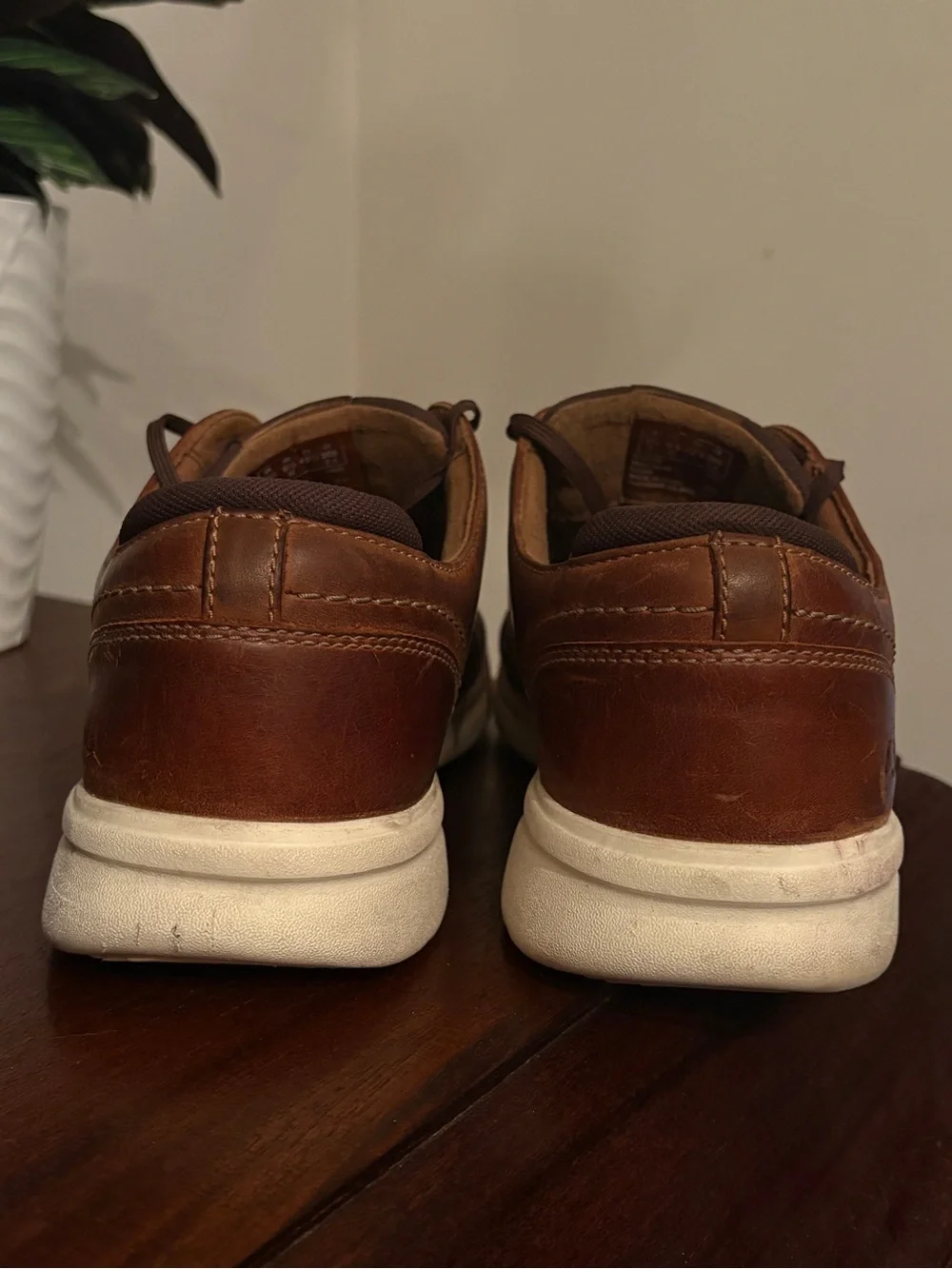 Clarks Men's Brown Leather Lace-Up Oxfords with White Sole 9.5         0025